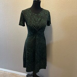 Lark & Ro Dark green animal print short sleeve dress.